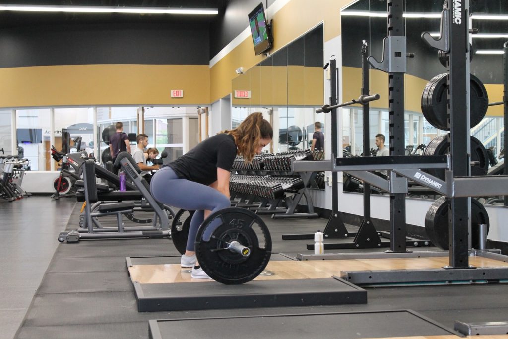 women deadlift